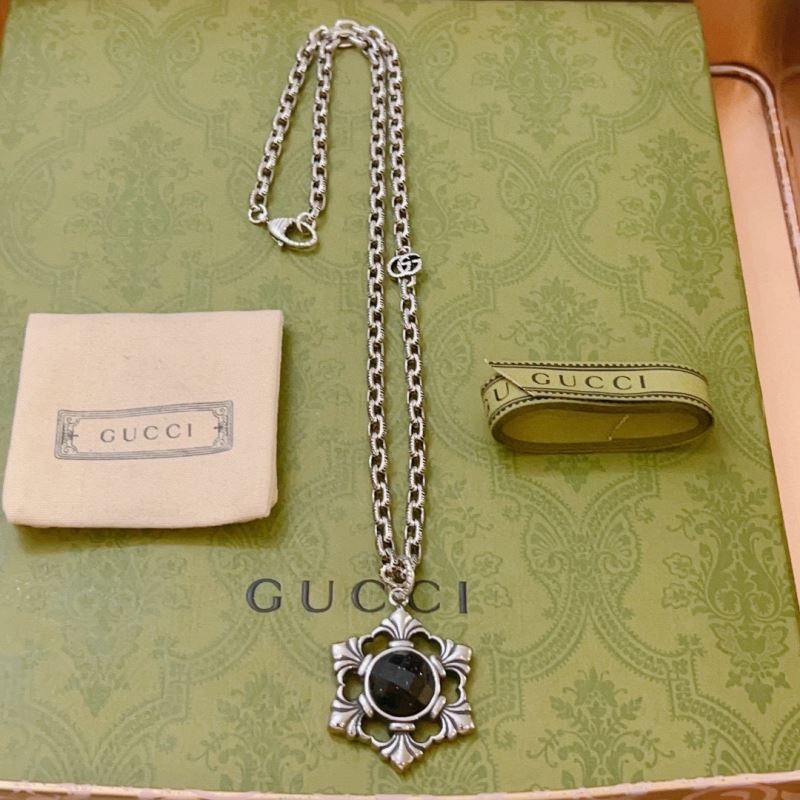 G*u*i necklaces